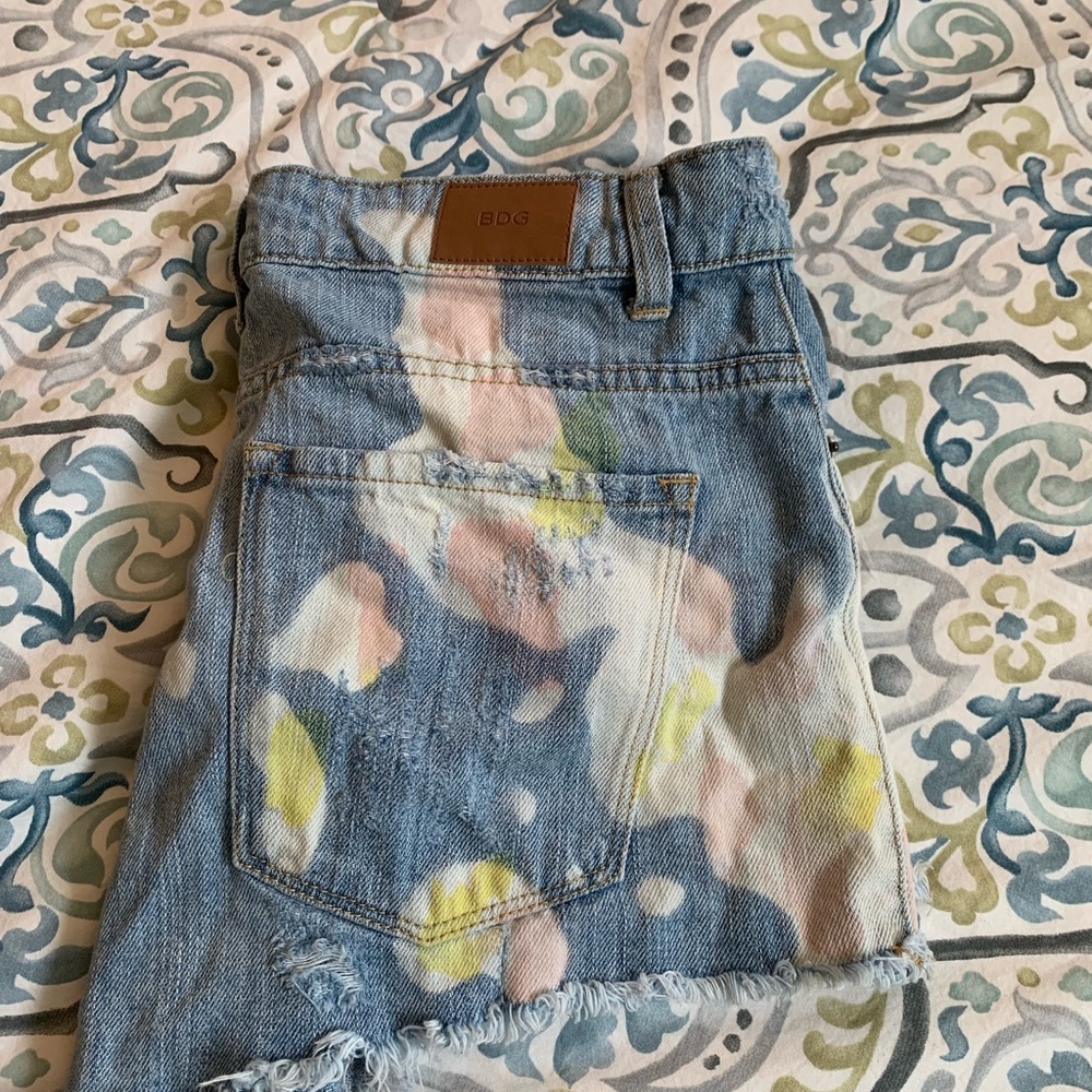 BDG high waisted jean shorts size 28